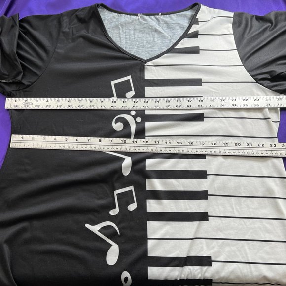 📌"Music is in the Air'  Long Cotton Blend Top with Music Notes and Keyboard - Picture 8 of 11